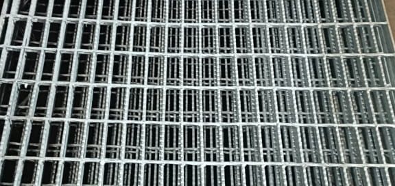 Hot Dip Galvanized Serrated Grating Panel Manufacturers India
